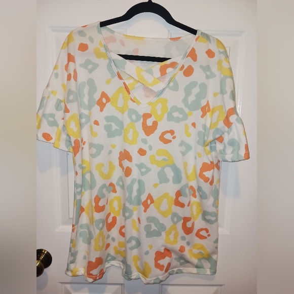 Colorful Patterned Women's Top - Picture 1 of 2
